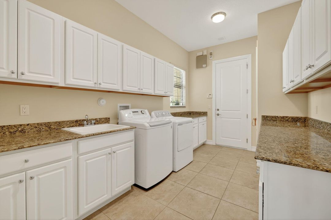 For Sale: $1,325,000 (4 beds, 4 baths, 3523 Square Feet)