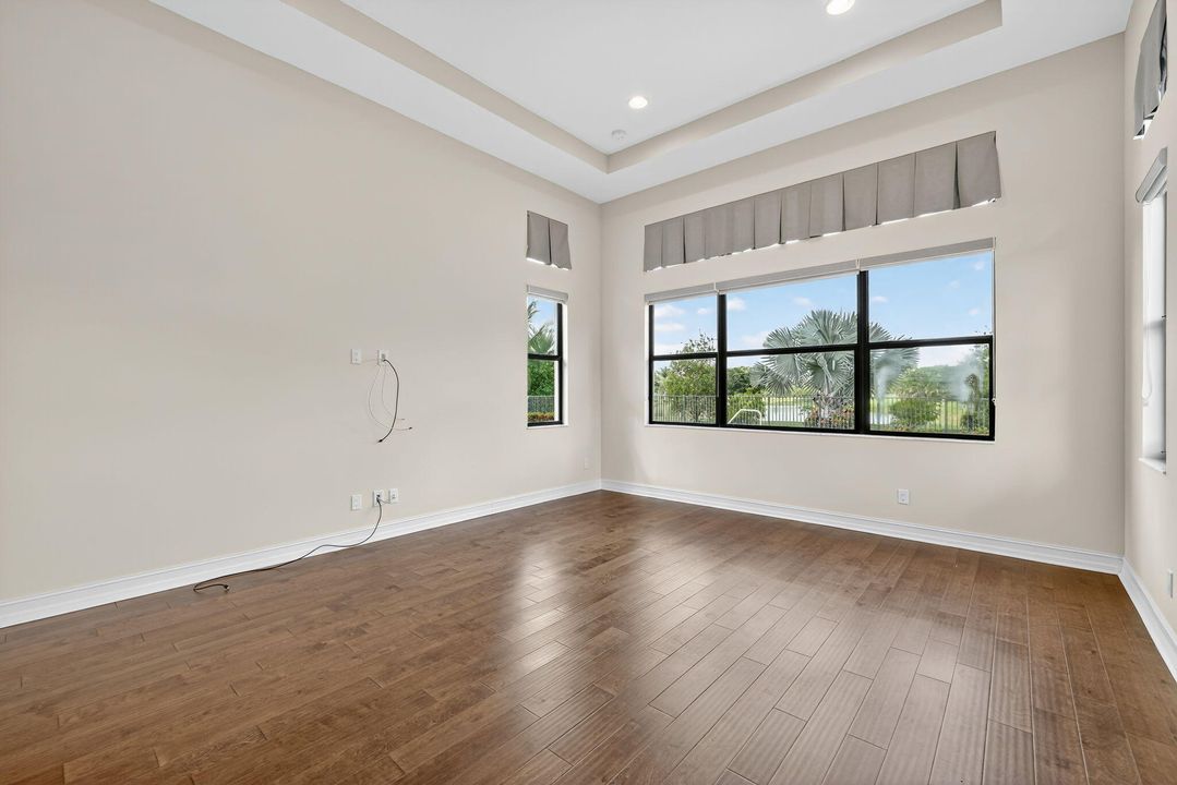 For Sale: $1,325,000 (4 beds, 4 baths, 3523 Square Feet)