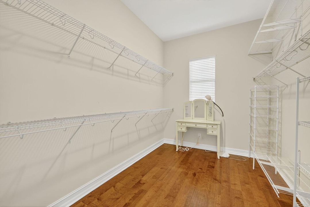 For Sale: $1,325,000 (4 beds, 4 baths, 3523 Square Feet)