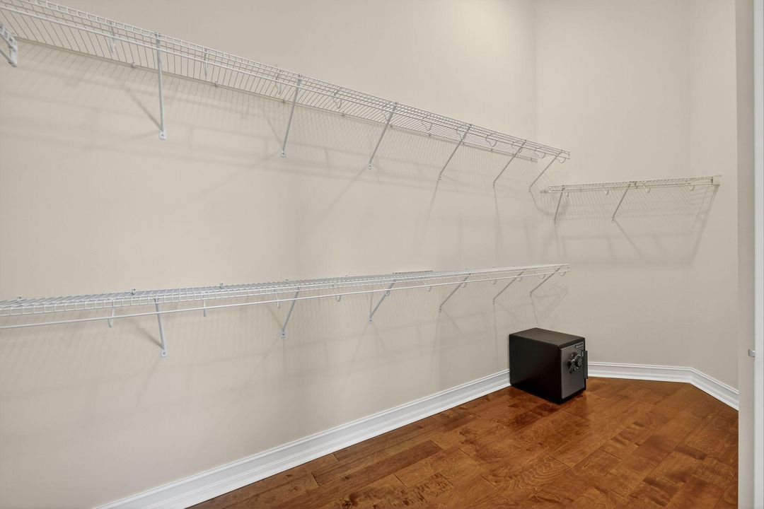 For Sale: $1,325,000 (4 beds, 4 baths, 3523 Square Feet)