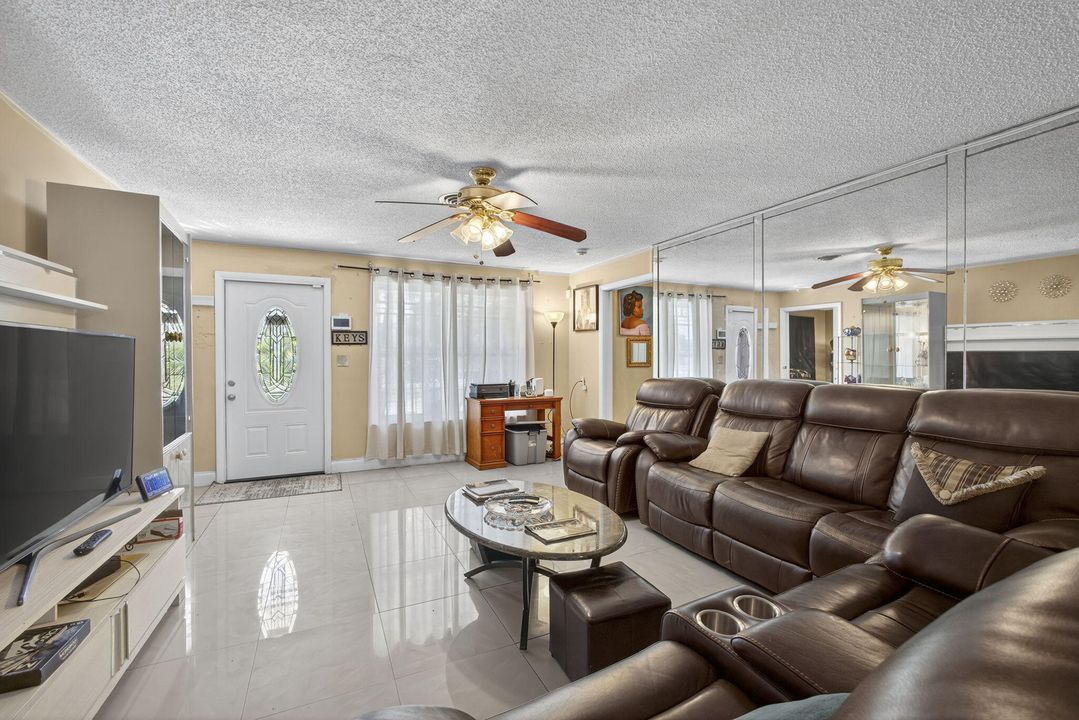 Activo con contrato: $530,000 (4 camas, 2 baños, 1835 Pies cuadrados)