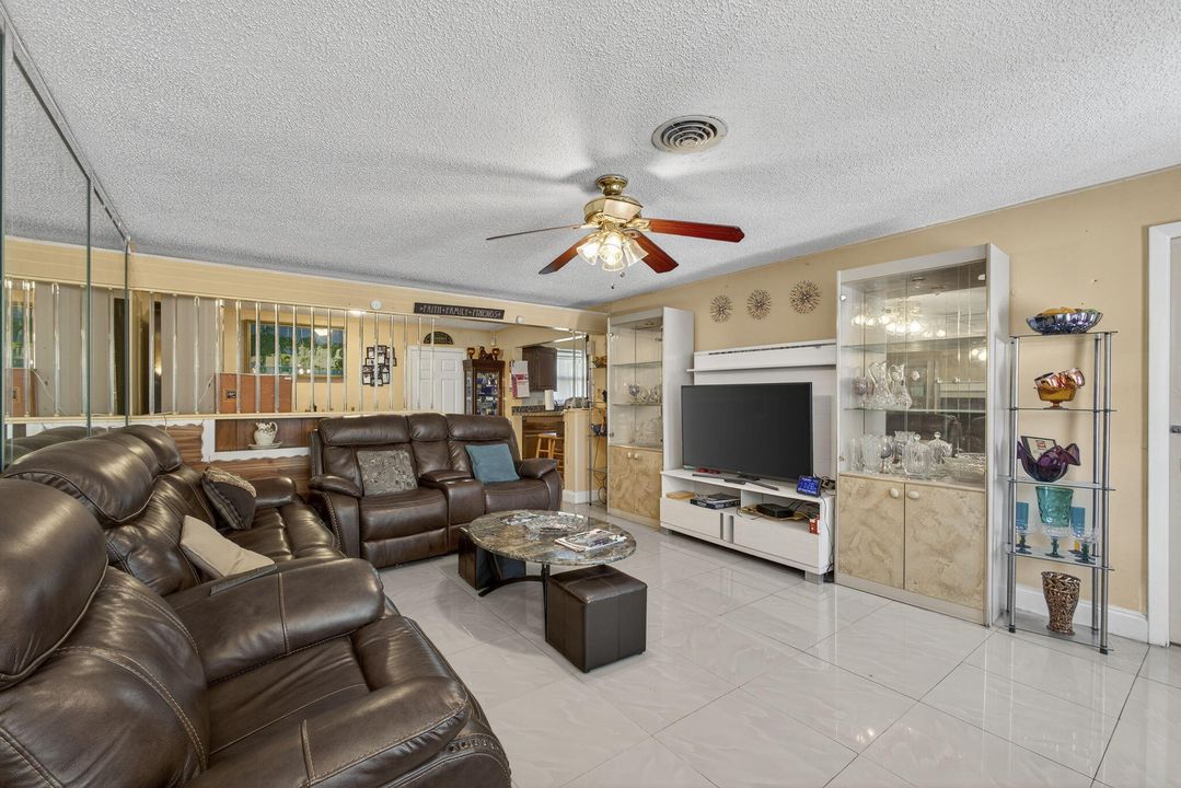 Activo con contrato: $530,000 (4 camas, 2 baños, 1835 Pies cuadrados)