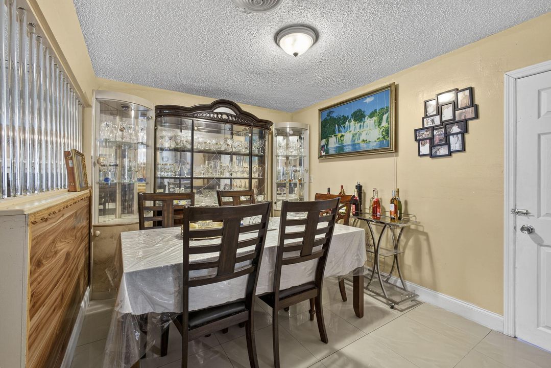 Activo con contrato: $530,000 (4 camas, 2 baños, 1835 Pies cuadrados)