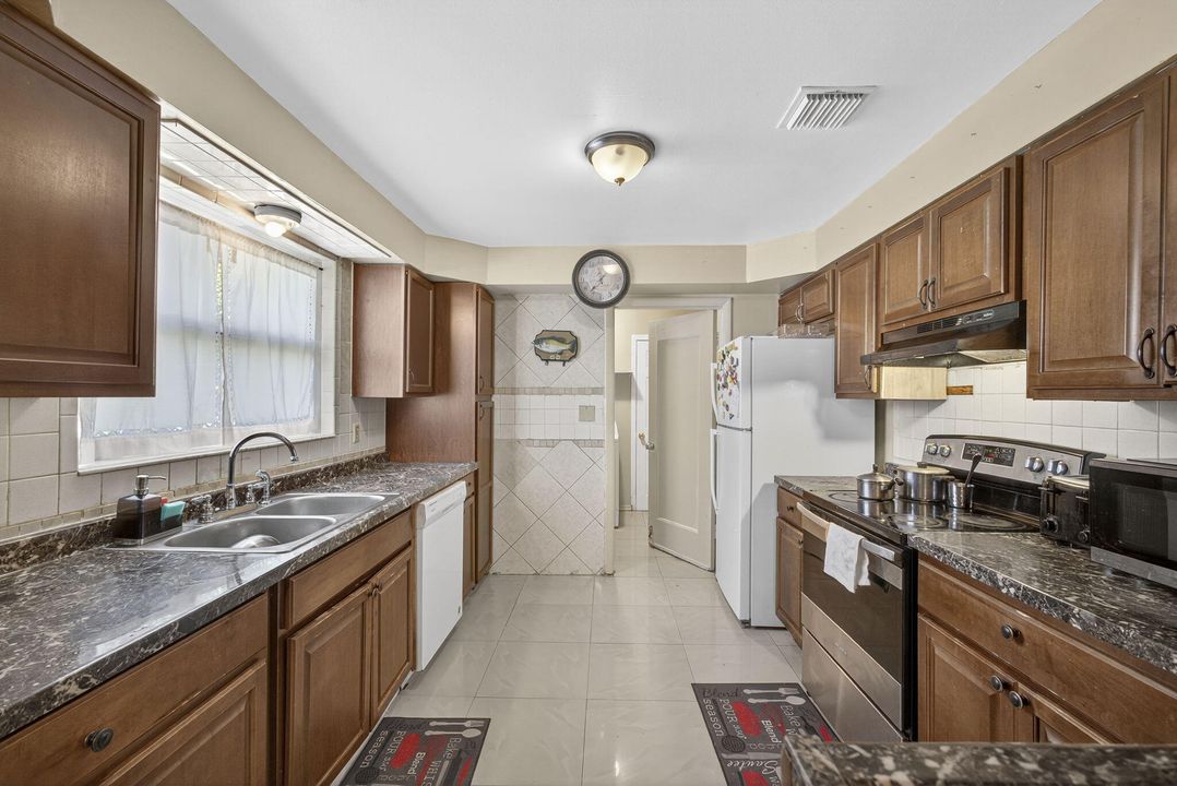 Activo con contrato: $530,000 (4 camas, 2 baños, 1835 Pies cuadrados)