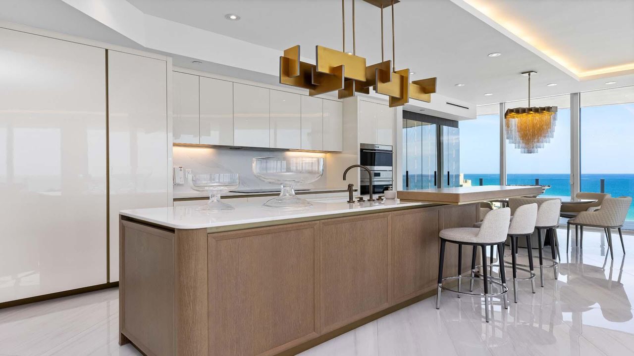 For Sale: $5,575,000 (2 beds, 2 baths, 2031 Square Feet)