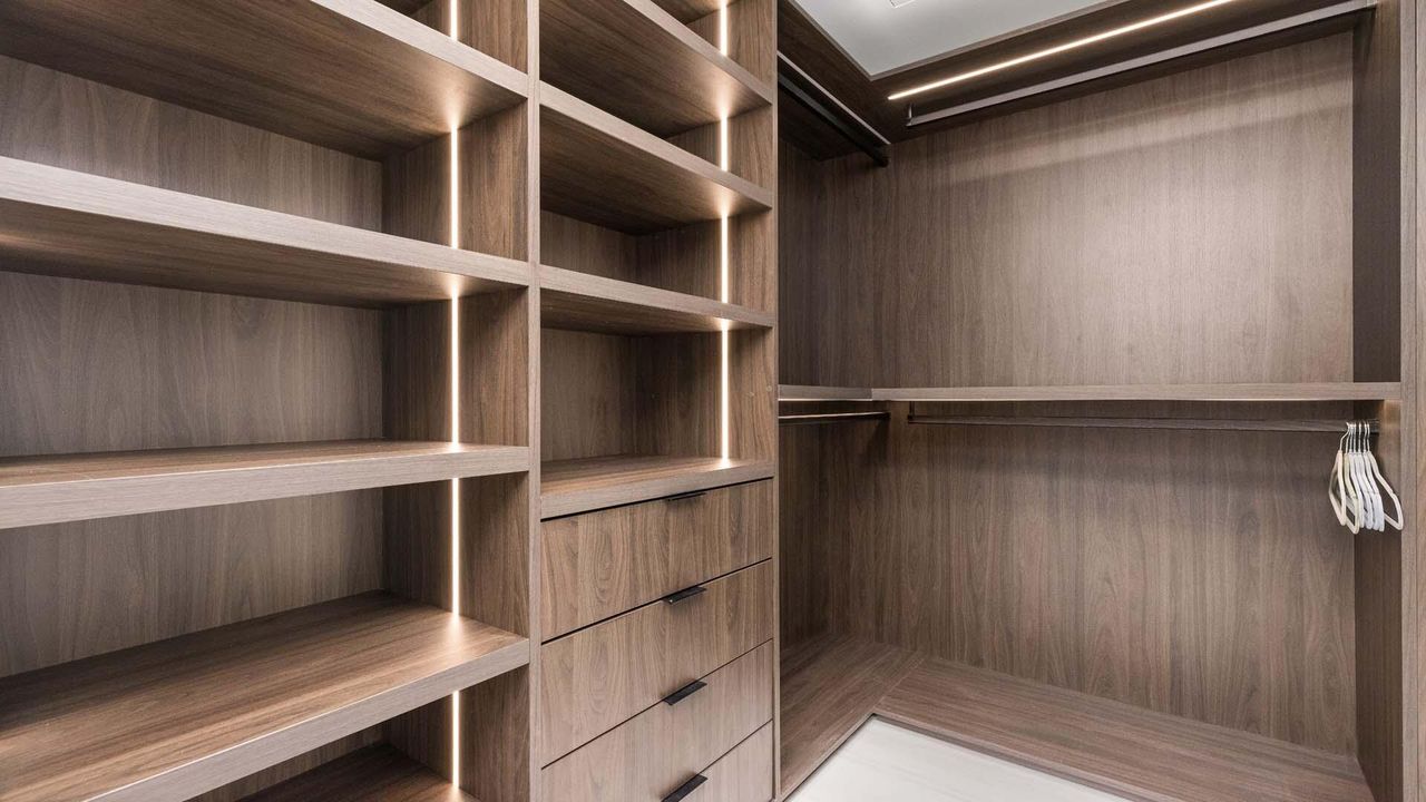 For Sale: $5,575,000 (2 beds, 2 baths, 2031 Square Feet)