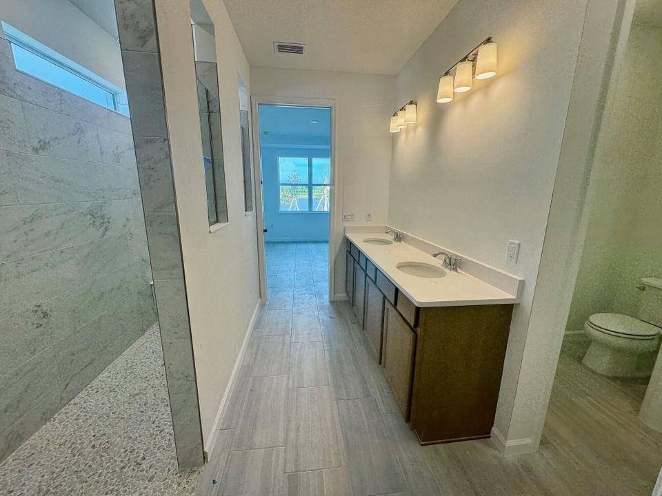 For Sale: $584,510 (2 beds, 2 baths, 1707 Square Feet)