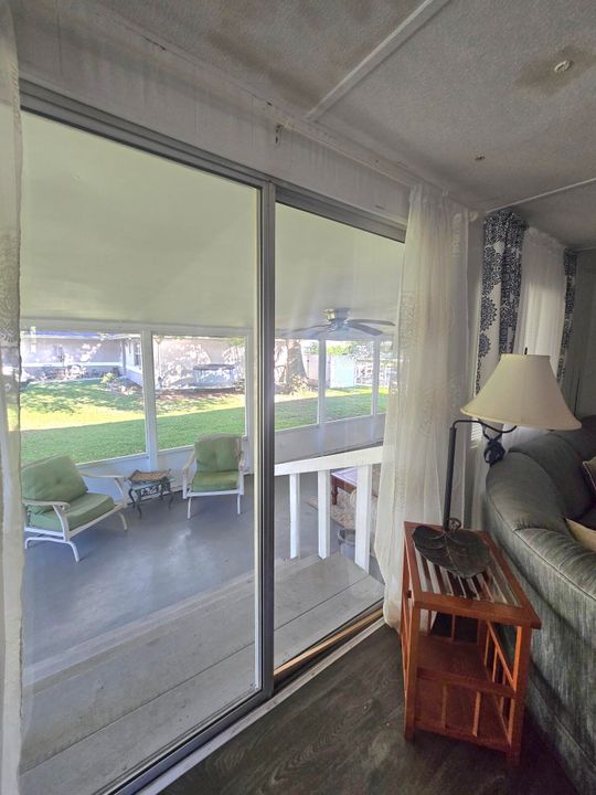 For Sale: $189,000 (3 beds, 2 baths, 960 Square Feet)