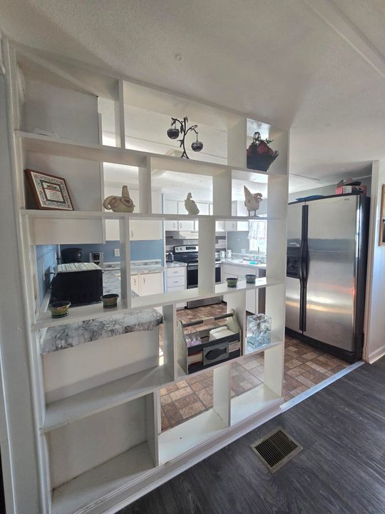 For Sale: $189,000 (3 beds, 2 baths, 960 Square Feet)