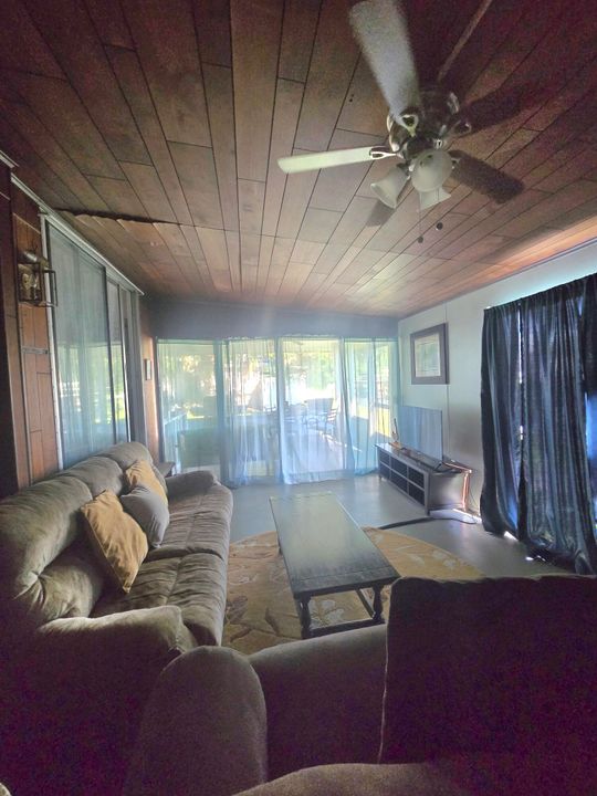 For Sale: $189,000 (3 beds, 2 baths, 960 Square Feet)