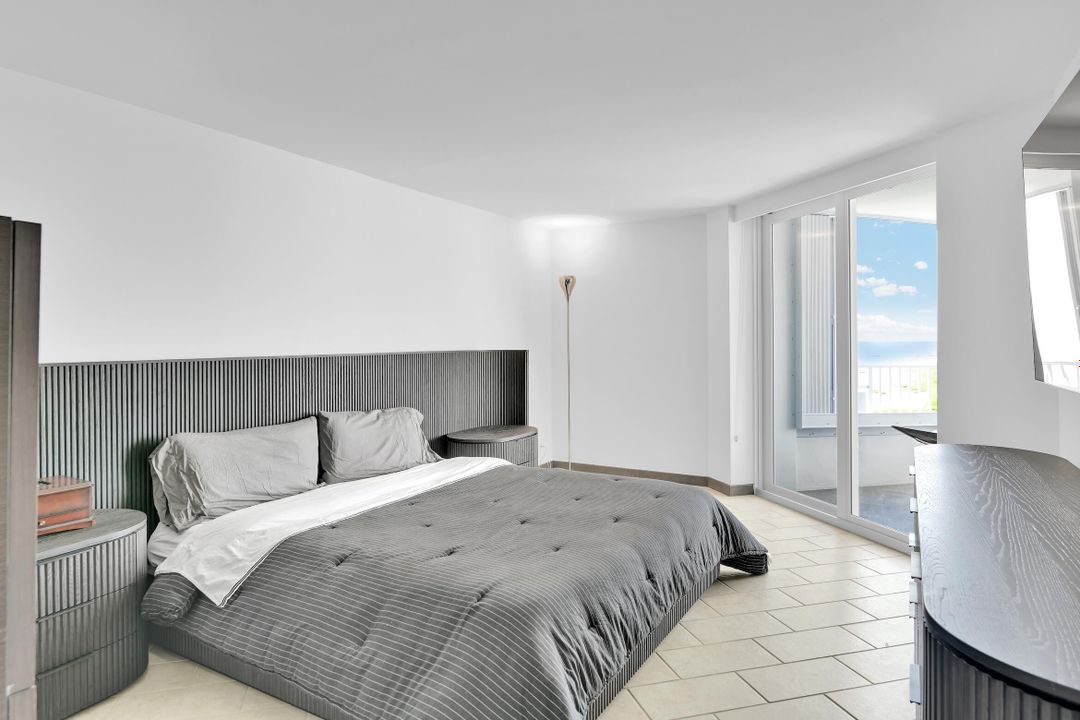 Active With Contract: $1,549,000 (2 beds, 2 baths, 1446 Square Feet)