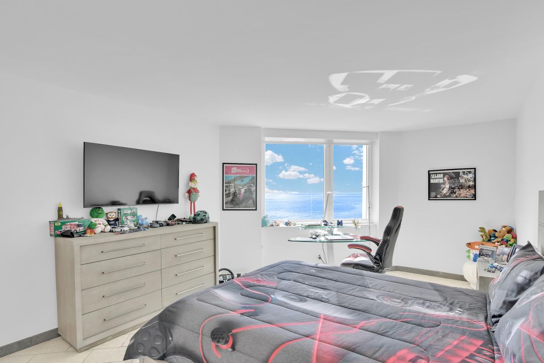 Active With Contract: $1,549,000 (2 beds, 2 baths, 1446 Square Feet)