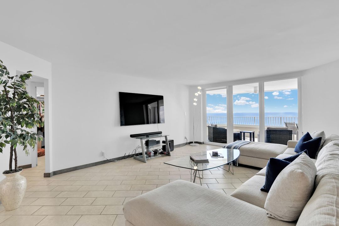 Active With Contract: $1,549,000 (2 beds, 2 baths, 1446 Square Feet)