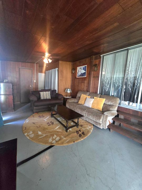 For Sale: $189,000 (3 beds, 2 baths, 960 Square Feet)