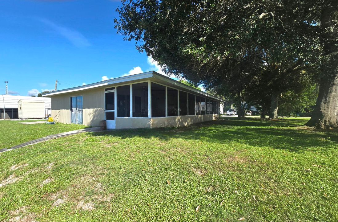 For Sale: $189,000 (3 beds, 2 baths, 960 Square Feet)