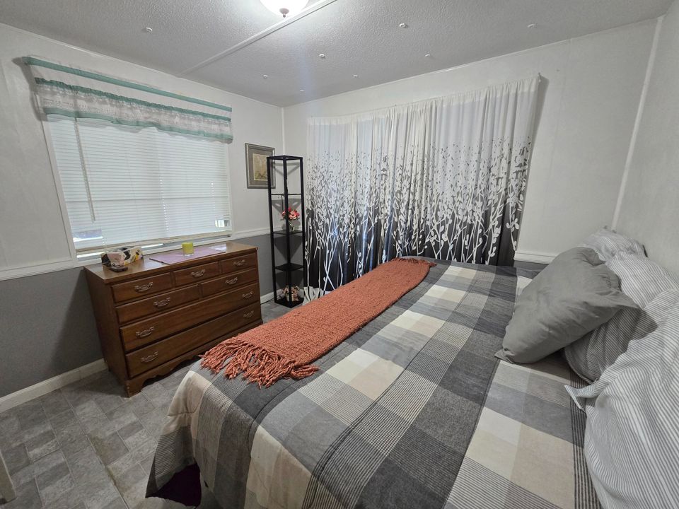 For Sale: $189,000 (3 beds, 2 baths, 960 Square Feet)