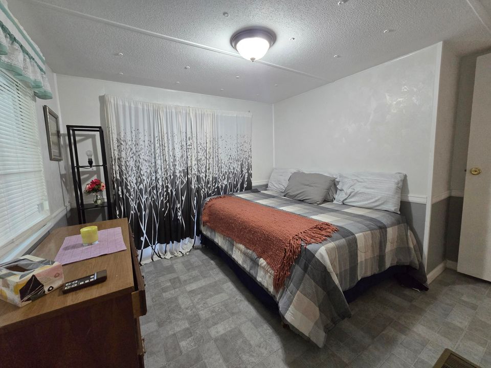 For Sale: $189,000 (3 beds, 2 baths, 960 Square Feet)