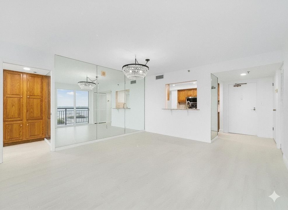 For Sale: $354,900 (2 beds, 2 baths, 1422 Square Feet)