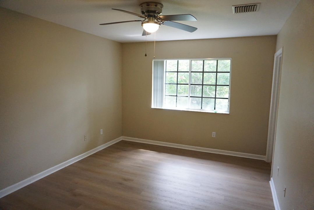 Active With Contract: $2,100 (3 beds, 3 baths, 1394 Square Feet)