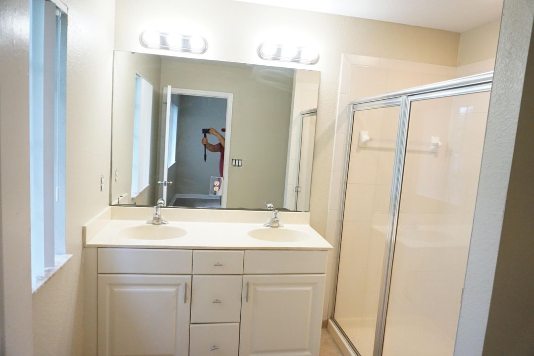 Active With Contract: $2,100 (3 beds, 3 baths, 1394 Square Feet)