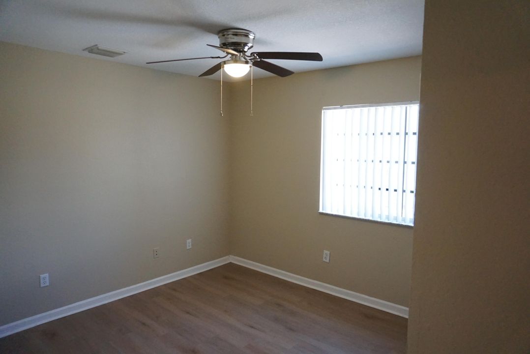 Active With Contract: $2,100 (3 beds, 3 baths, 1394 Square Feet)