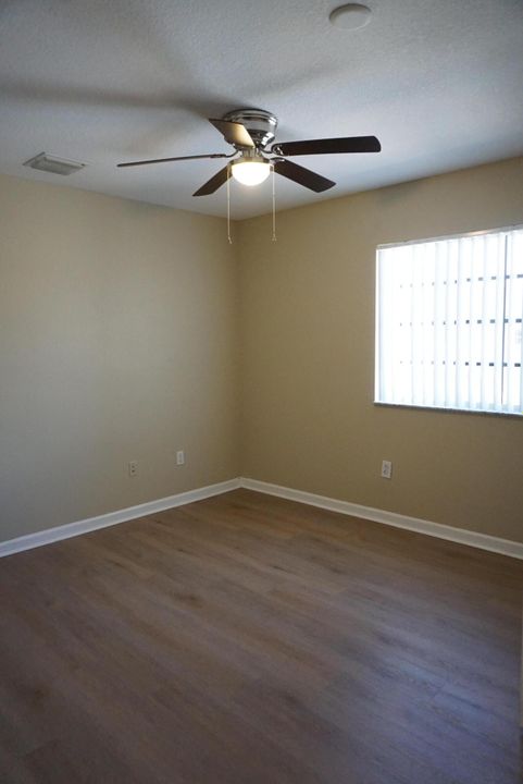 Active With Contract: $2,100 (3 beds, 3 baths, 1394 Square Feet)