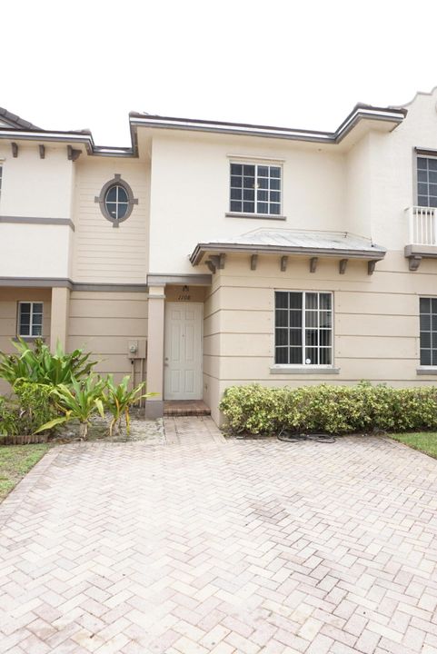 Active With Contract: $2,100 (3 beds, 3 baths, 1394 Square Feet)