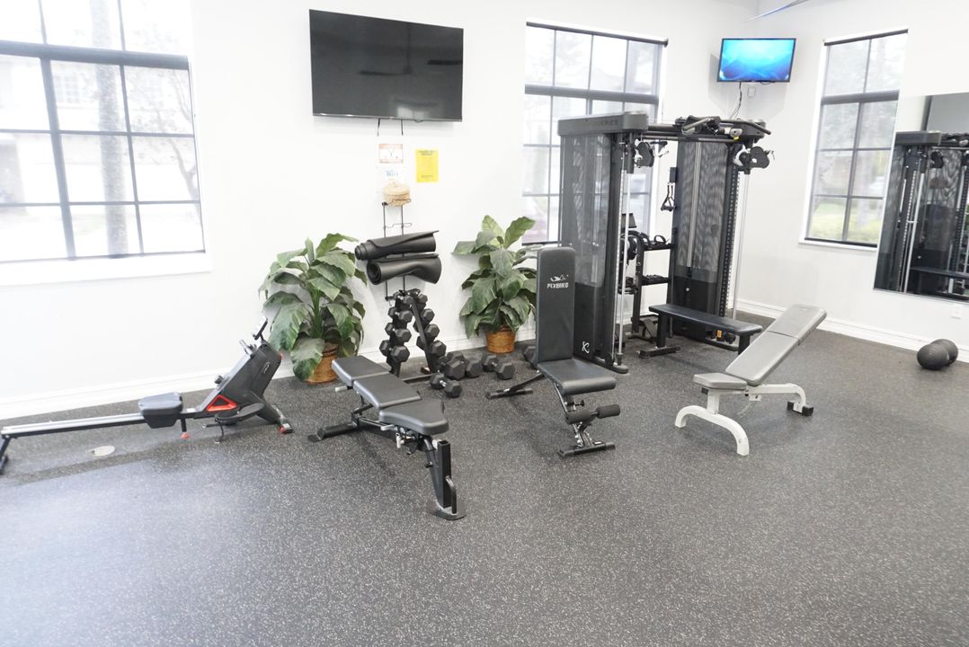 Active With Contract: $2,100 (3 beds, 3 baths, 1394 Square Feet)