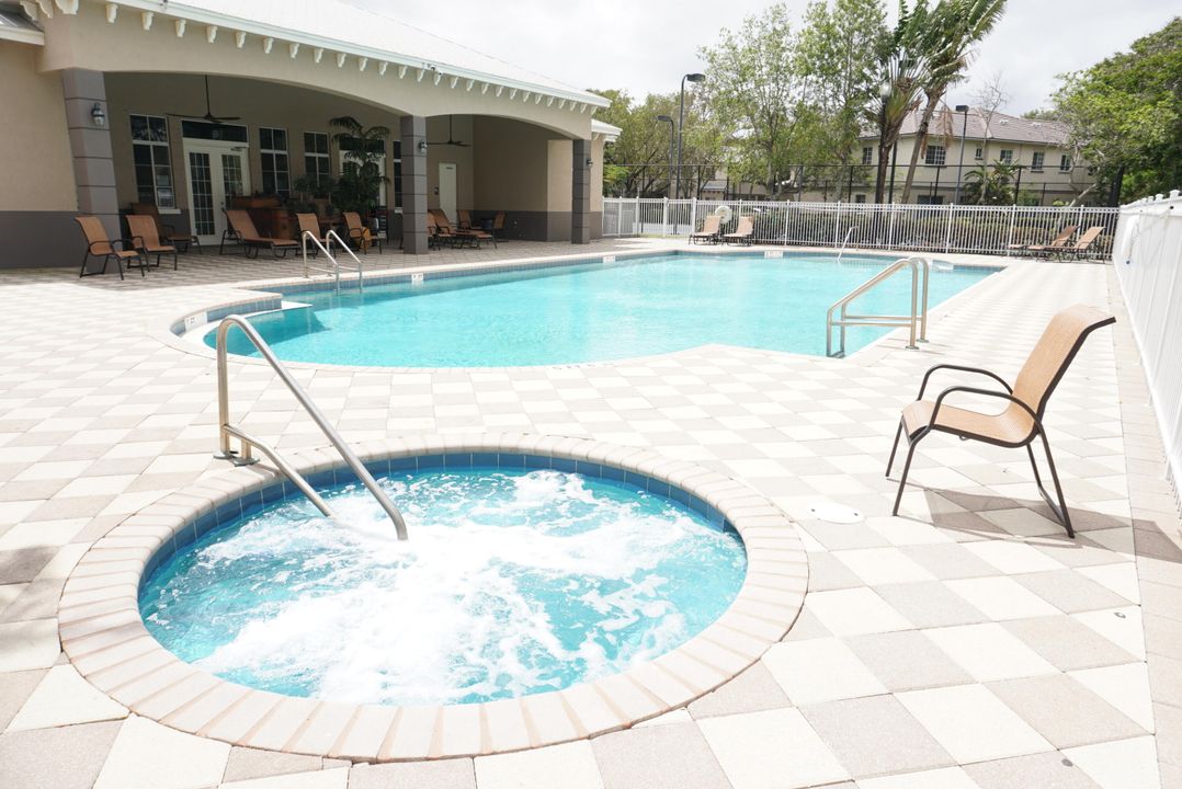 Active With Contract: $2,100 (3 beds, 3 baths, 1394 Square Feet)