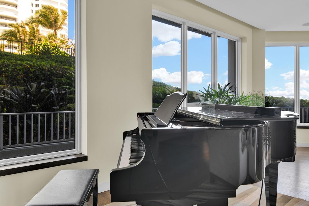 Active With Contract: $1,549,000 (2 beds, 2 baths, 1446 Square Feet)