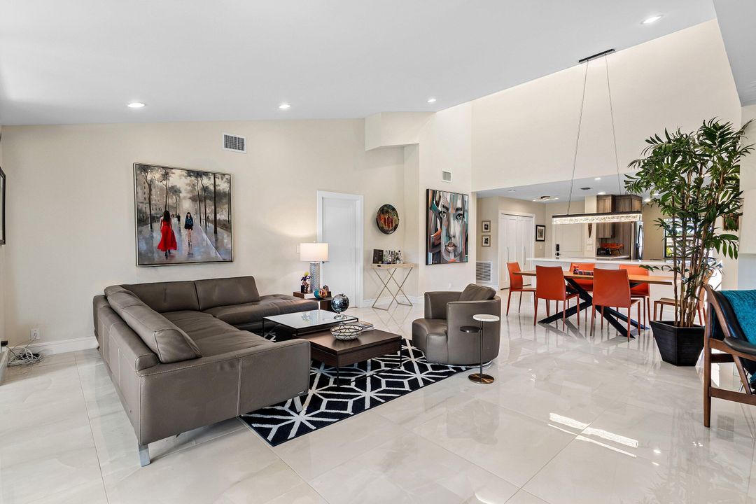 Active With Contract: $338,900 (3 beds, 2 baths, 1809 Square Feet)