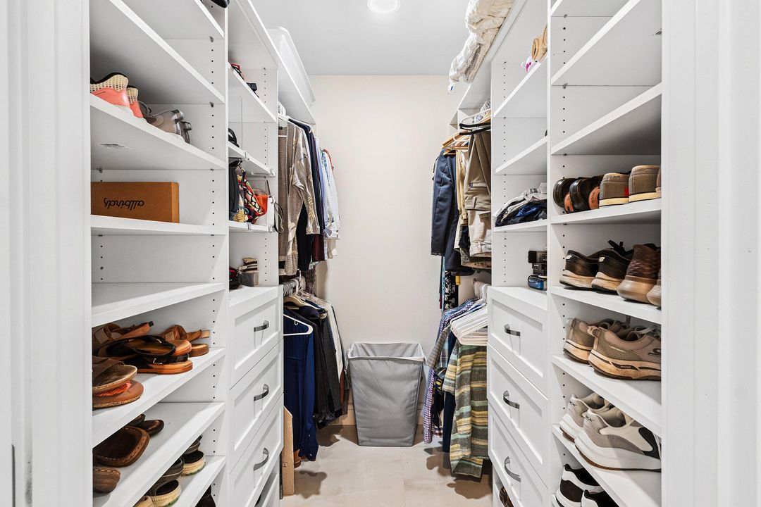 Active With Contract: $338,900 (3 beds, 2 baths, 1809 Square Feet)