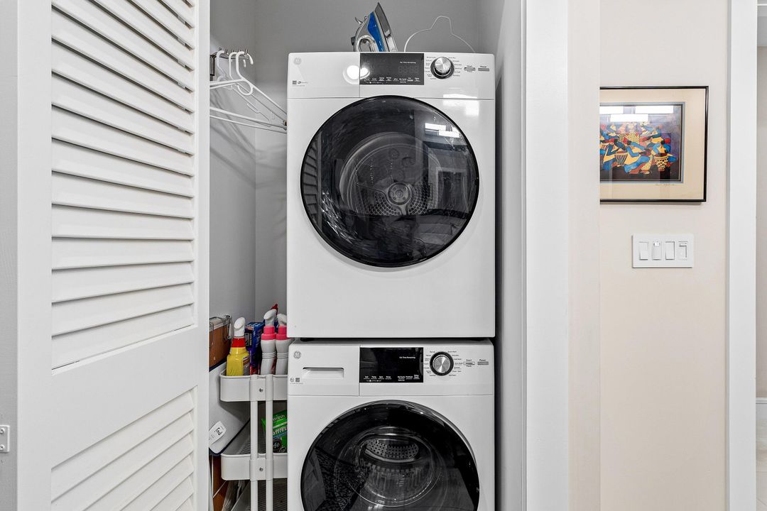 Active With Contract: $338,900 (3 beds, 2 baths, 1809 Square Feet)