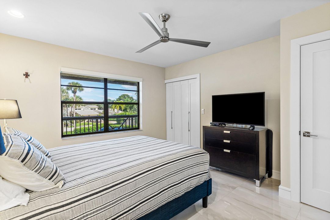 Active With Contract: $338,900 (3 beds, 2 baths, 1809 Square Feet)