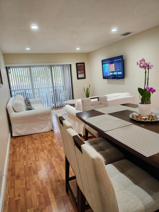 Recently Sold: $240,000 (2 beds, 2 baths, 1050 Square Feet)