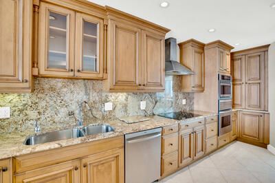 For Sale: $1,275,000 (2 beds, 2 baths, 1600 Square Feet)