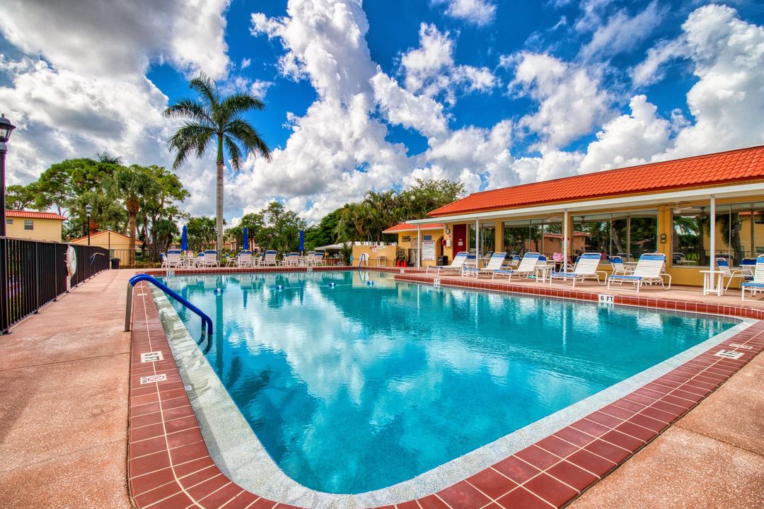 For Sale: $105,000 (2 beds, 2 baths, 894 Square Feet)