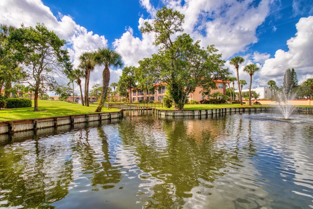 For Sale: $105,000 (2 beds, 2 baths, 894 Square Feet)