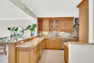 For Sale: $1,275,000 (2 beds, 2 baths, 1600 Square Feet)