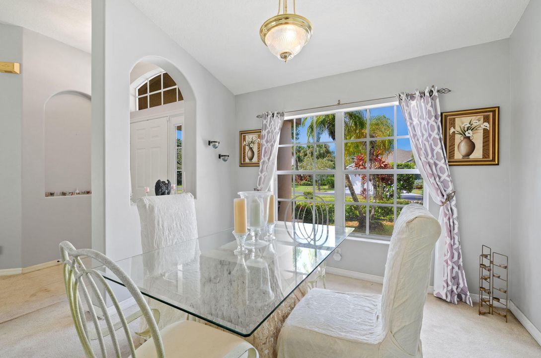 Activo con contrato: $344,000 (3 camas, 2 baños, 1781 Pies cuadrados)