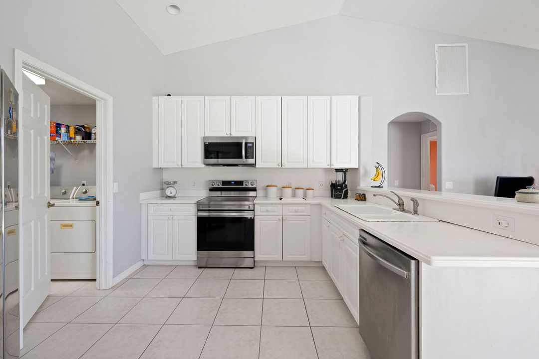 Activo con contrato: $344,000 (3 camas, 2 baños, 1781 Pies cuadrados)