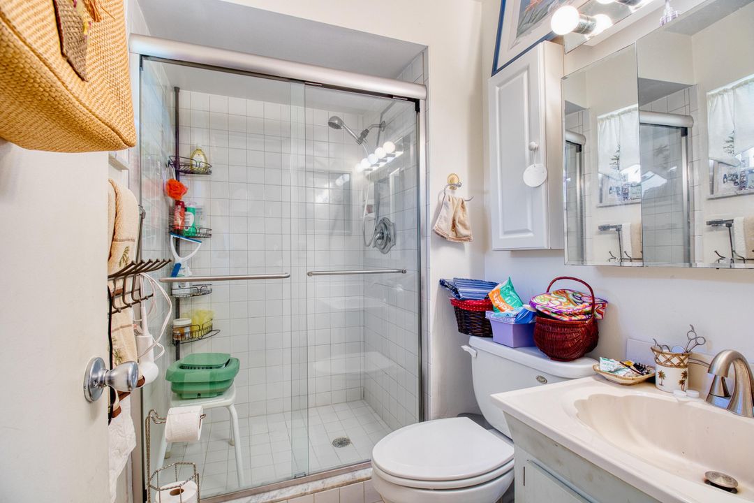 For Sale: $105,000 (2 beds, 2 baths, 894 Square Feet)