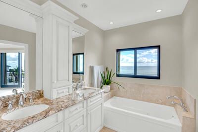 For Sale: $1,275,000 (2 beds, 2 baths, 1600 Square Feet)