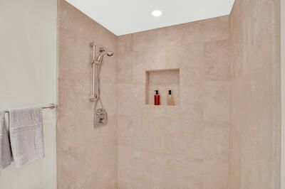 For Sale: $1,275,000 (2 beds, 2 baths, 1600 Square Feet)