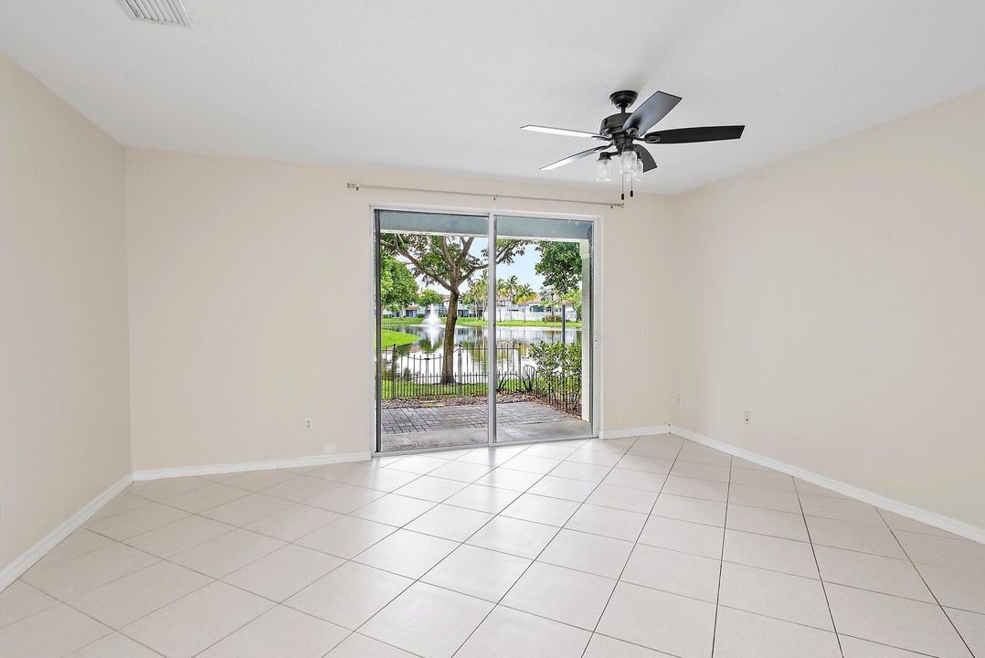 合同活跃: $2,200 (3 贝兹, 2 浴室, 1556 平方英尺)