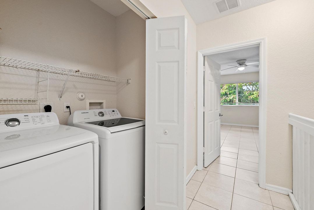 合同活跃: $2,200 (3 贝兹, 2 浴室, 1556 平方英尺)