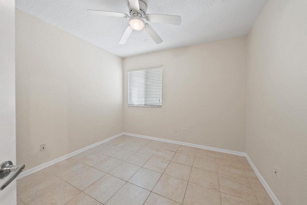 合同活跃: $2,200 (3 贝兹, 2 浴室, 1556 平方英尺)