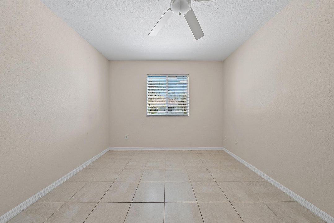 合同活跃: $2,200 (3 贝兹, 2 浴室, 1556 平方英尺)