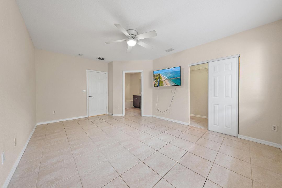 合同活跃: $2,200 (3 贝兹, 2 浴室, 1556 平方英尺)