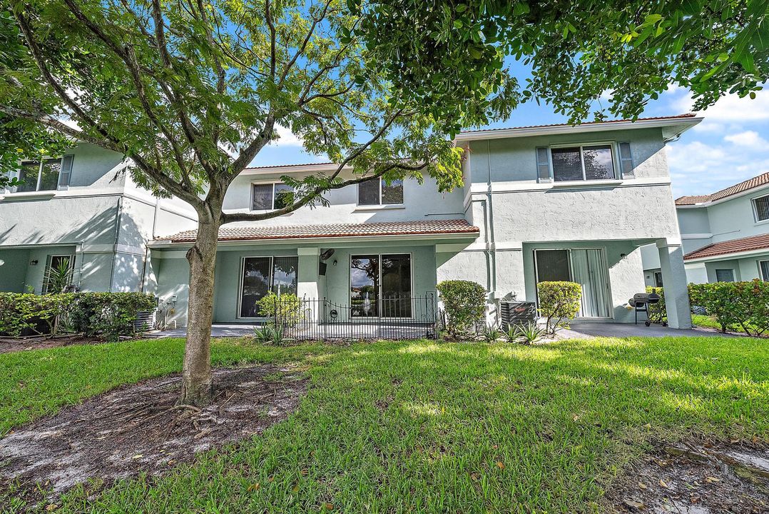 合同活跃: $2,200 (3 贝兹, 2 浴室, 1556 平方英尺)